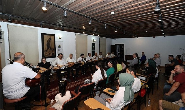 Bağlama Kursiyerlerine Başkan Taban'dan Tam Not