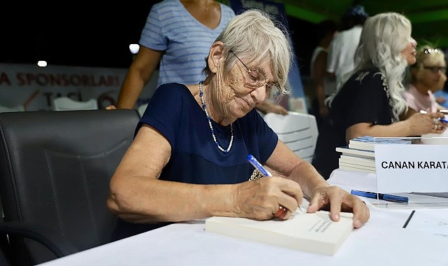 Didim Belediyesi'nin katkılarıyla gerçekleştirilen Altınkum Yazarlar Festivali birbirinden değerli yazarları konuk etmeye devam ediyor
