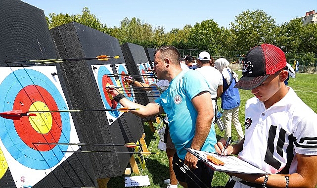 Konya Büyükşehir İller Arası Okçuluk Turnuvası'nda Sporcular Hedefi On İkiden Vurmak İçin Yarıştı