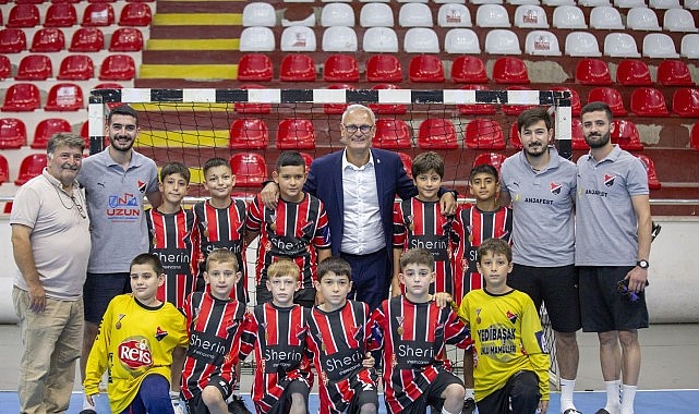 THF Başkanı Uğur Kılıç, Mini Mini Türkiye Hentbol Şampiyonası'nda Oyuncular ile Buluştu